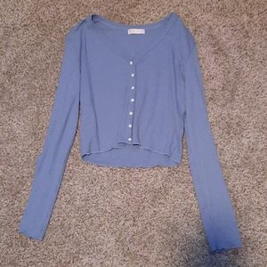 Blue long-sleeved crop top